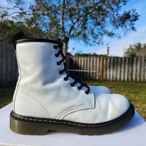 Dr. Martens 1460 Women’s Smooth Leather Lace Up Boot Women’s Size 6 11821100